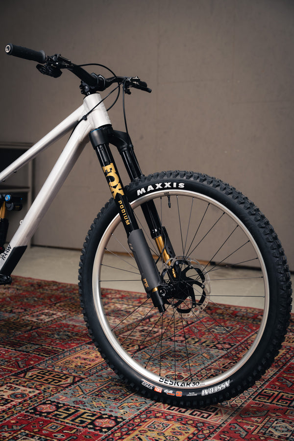 Madonna V3 Fox Podium Build