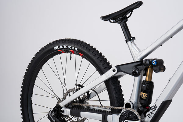Yalla!! V2 Fox Factory Komplettbike
